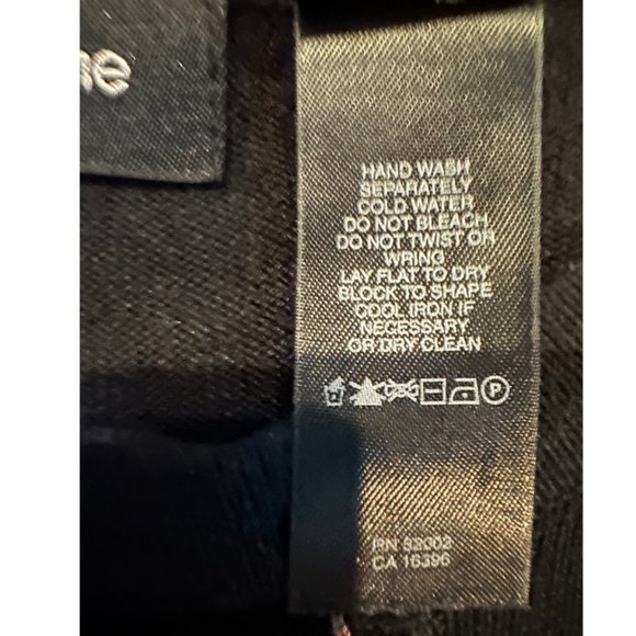 Claiborne Men's Sz L Silk-spun Crew Neck Black Sweater w vertical pinstripe - Picture 4 of 5